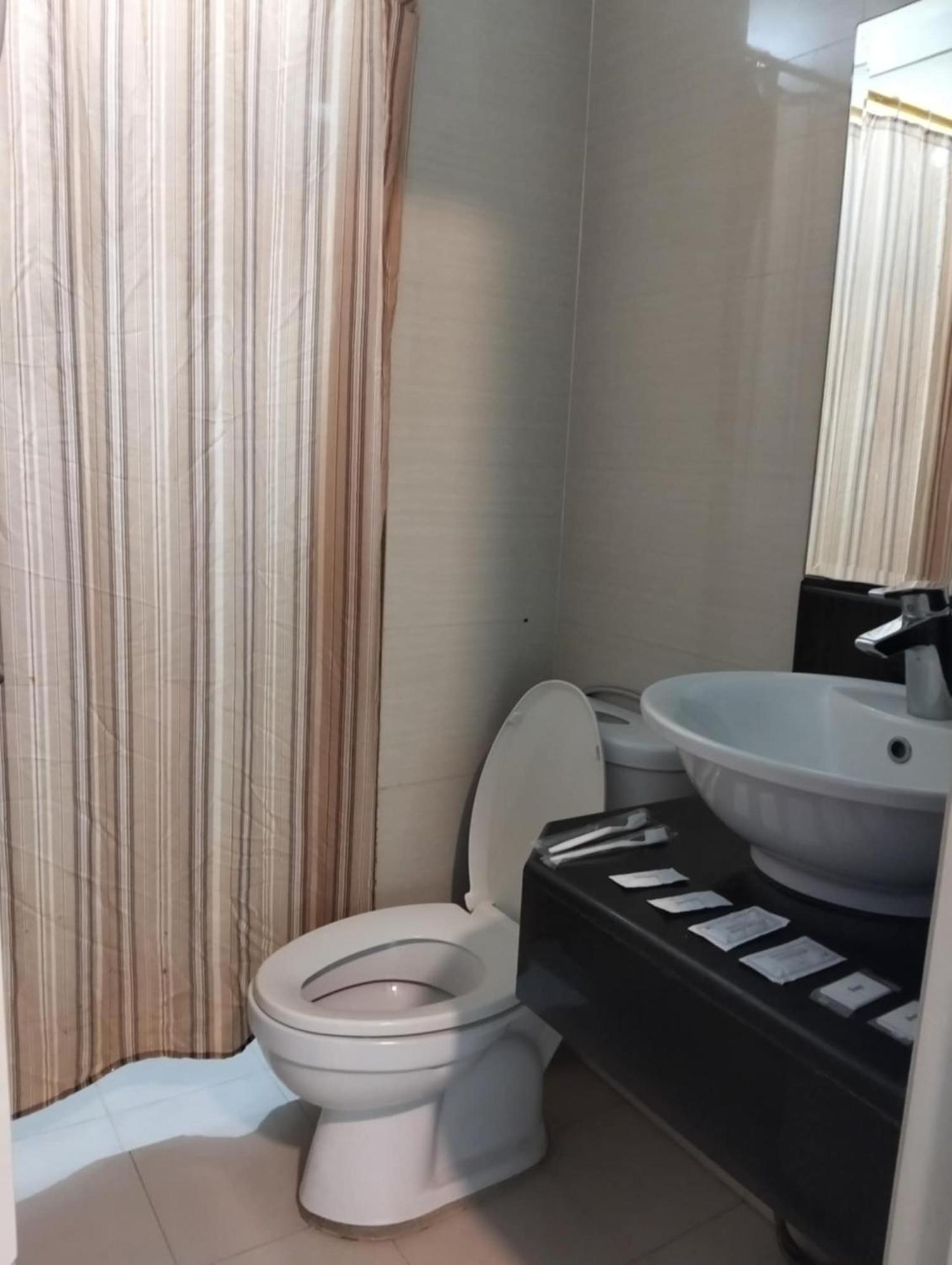 Henry'S Newport Condotel Pasay Exteriér fotografie