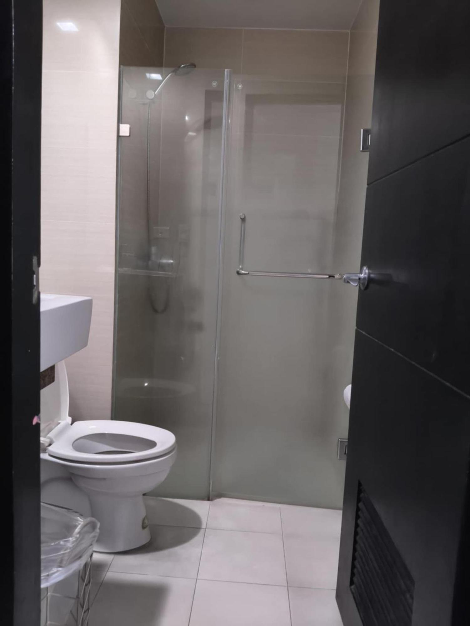 Henry'S Newport Condotel Pasay Exteriér fotografie